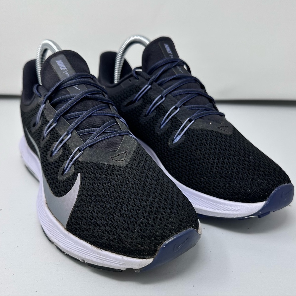 Nike women’s Black and iridescent Running Shoes size 7